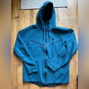 NIKE HOODED ZIP-UP JACKET